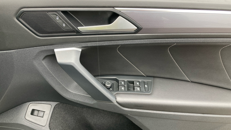 Volkswagen Tiguan 2.0 TDi 150 4Motion R-Line Tech 5dr DSG Diesel Estate